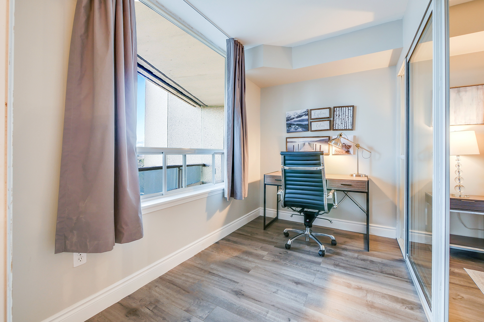 Metropolis residence workspace arranged for flexible living